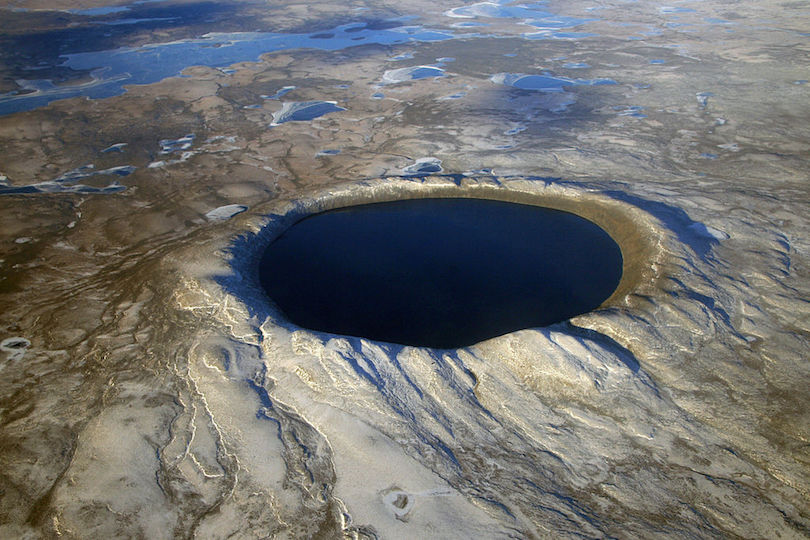 Самые необычные места для отдыха - 11 ударных кратеров